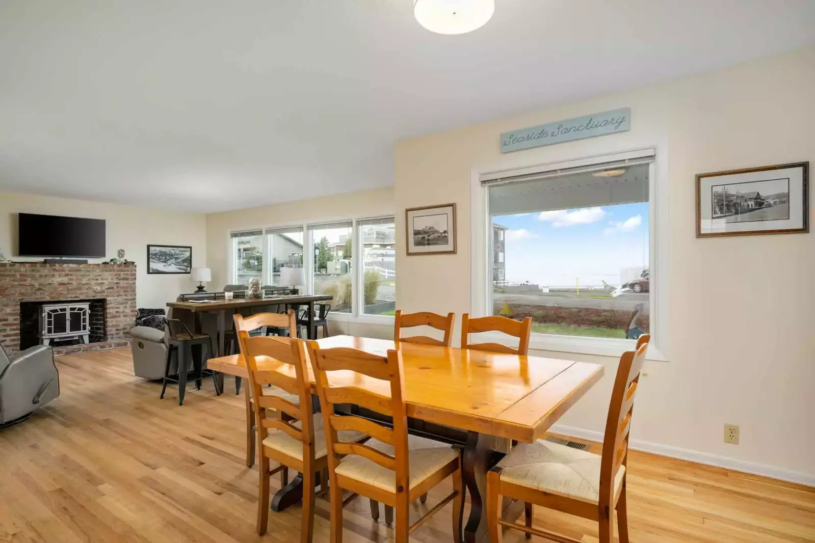 "We had a wonderful stay. This home was very cozy, with lots of room to spread out." - Wendy