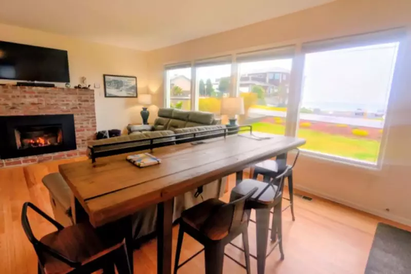 Enjoy the views while comfy cozy by the fire.