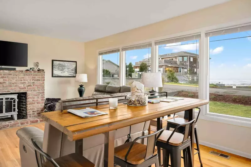 "All ten on my family members loved staying at this house. There’s plenty of rooms, parking, and walking distance to the beach." - Tracy