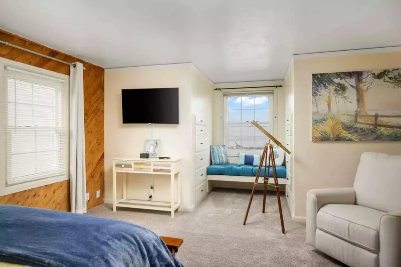 "Very spacious and clean, bright and comfortable. They provided everything we needed and more. It was a wonderful stay!" - Nancy