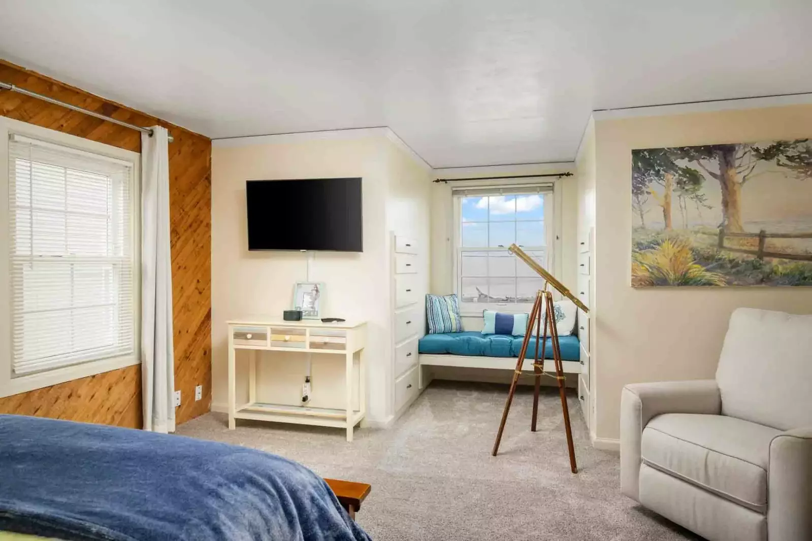 "Very spacious and clean, bright and comfortable. They provided everything we needed and more. It was a wonderful stay!" - Nancy