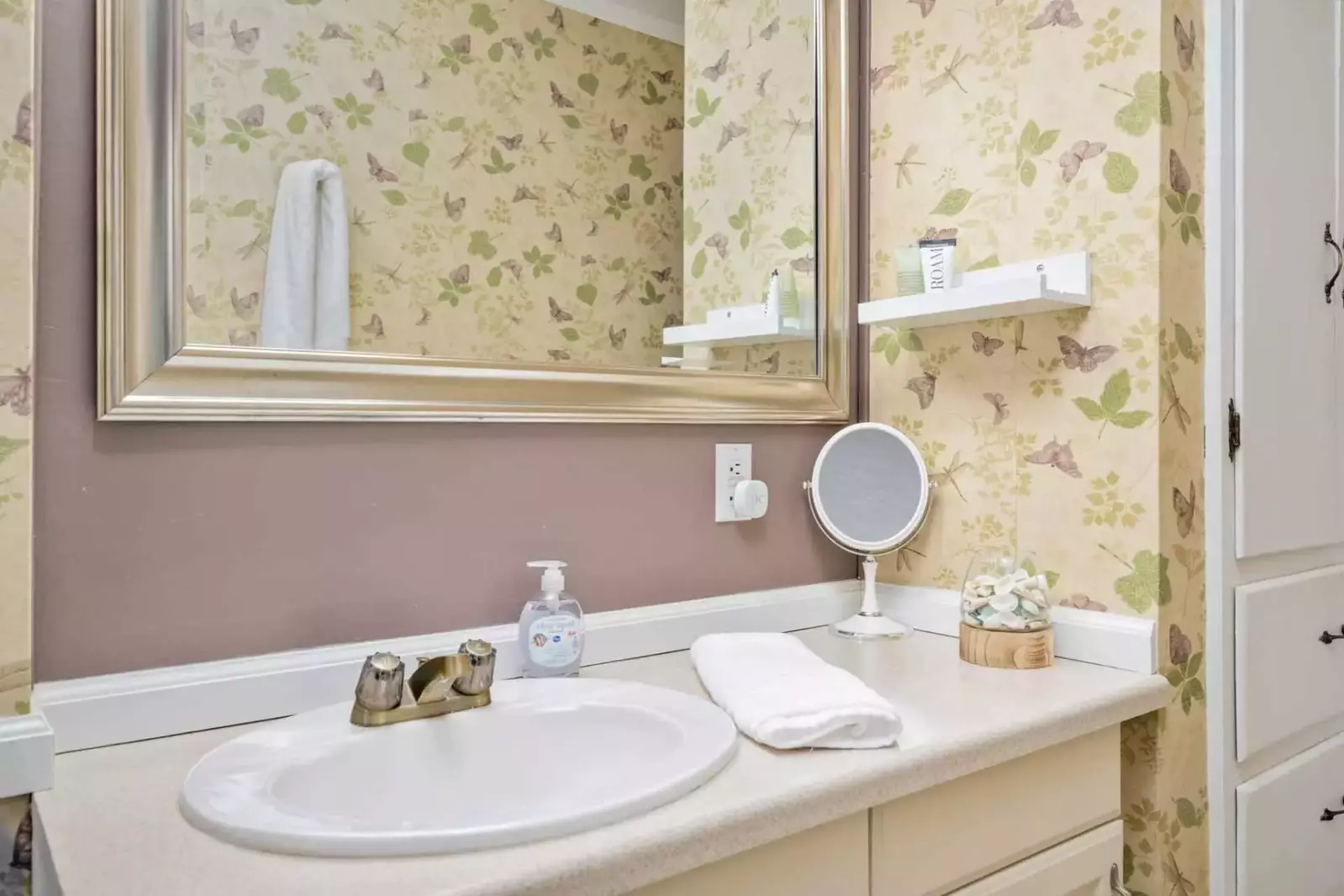 "Just a few minutes walk to beach access and you can watch the waves right from the living room or kitchen." - Aaron