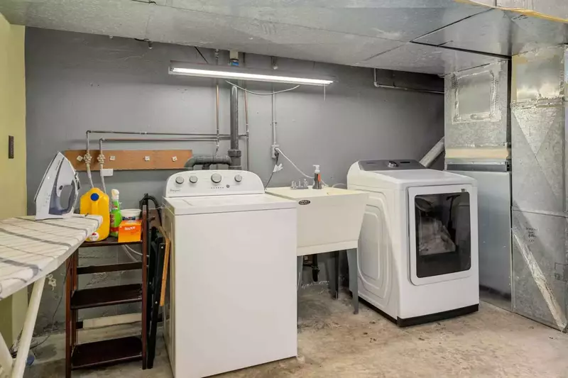 This rental has an up to date washing machine and dryer for guest use.