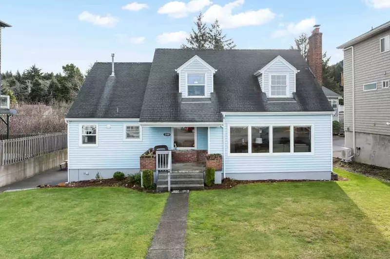 The Oregon Coast is full of natural wonders. We are happy to recommend our favorite hikes, parks, tidepools, and more.