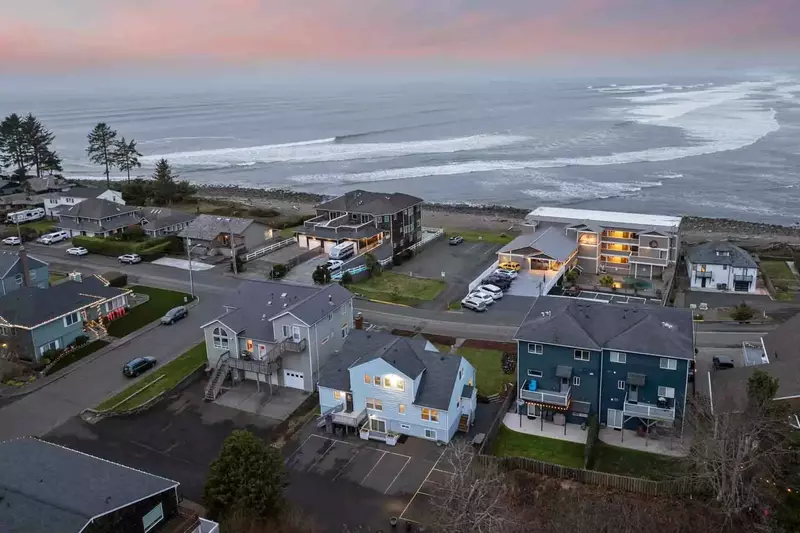 Downtown Seaside is one of the most active neighborhoods on the Oregon Coast. Make sure to check out the aquarium and carousel!