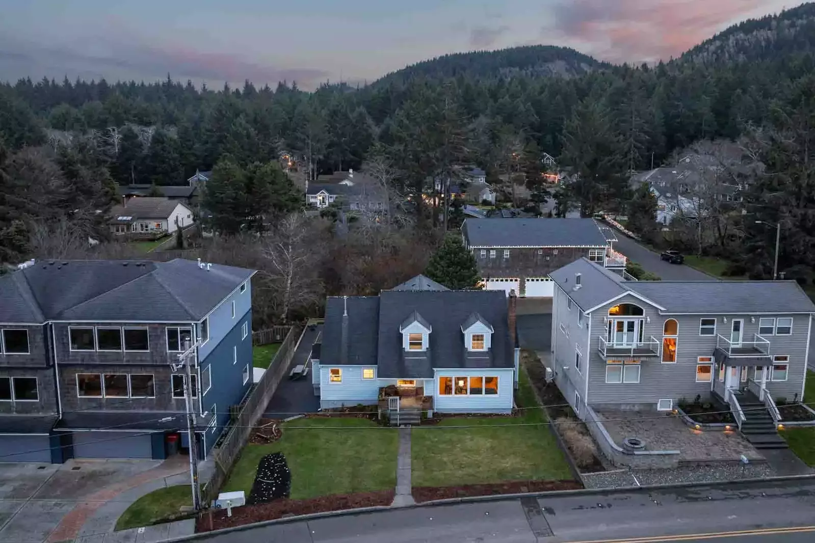 Surf and Sand Dollars is a perfect place to go to if you want to experience the beauty of Oregon!