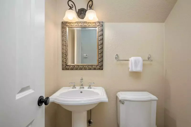 With 3.5 bathrooms everyone staying here has ample privacy.