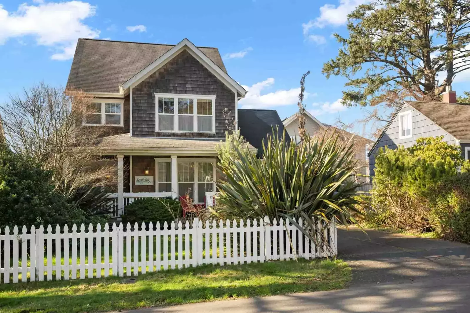 Please reach out with any questions about Lincoln City, the Oregon Coast, or this rental. We hope we get to host you soon!