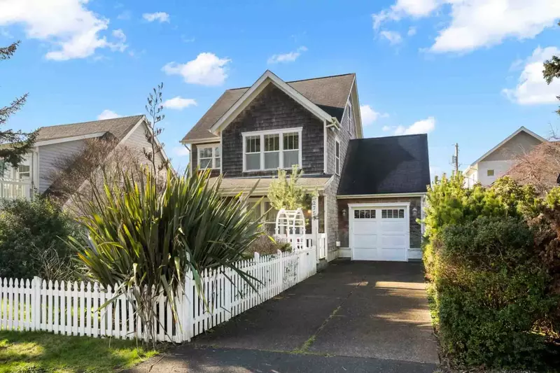 Lincoln City is just north of Depoe Bay, the whale watching capital of Oregon. Spend and afternoon there looking for these gentle giants.