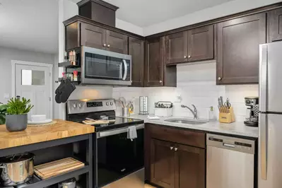 This rental is a very short walk from the iconic Mike's Drive-In and Milwaukie Bowl. Enjoy a fun night of bowling and a tasty frozen treat.