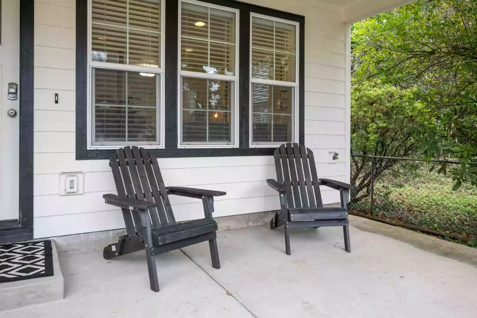 All seasons in Oregon are lovely. Enjoy sun, flowers, changing leaves, and snow while staying cozy at Bridge City Casita.