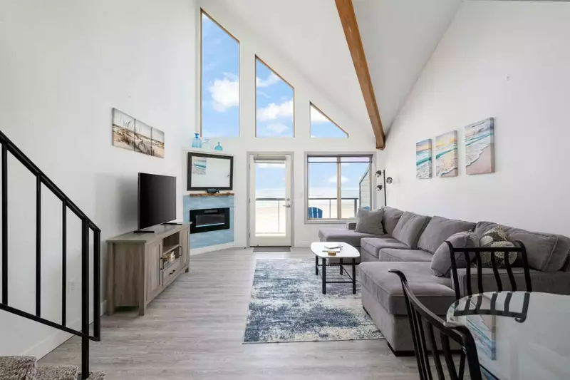 Welcome to Jan's Place! Please enjoy our breathtaking ocean view rental right near downtown Rockaway Beach, Oregon.