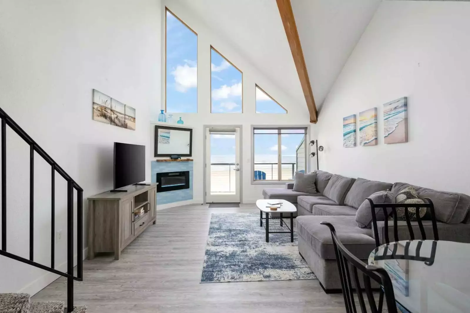 Welcome to Jan's Place! Please enjoy our breathtaking ocean view rental right near downtown Rockaway Beach, Oregon.