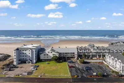 Jan's place is right on the beach, and has easy access to the Oregon Coast Highway.