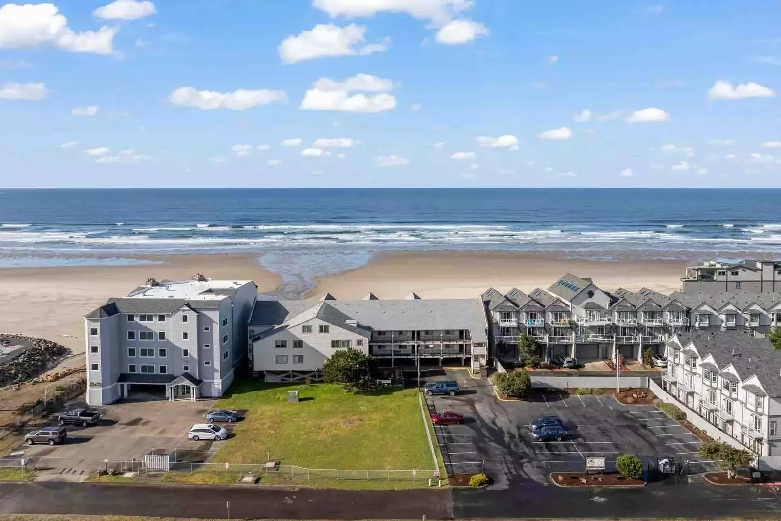Jan's place is right on the beach, and has easy access to the Oregon Coast Highway.