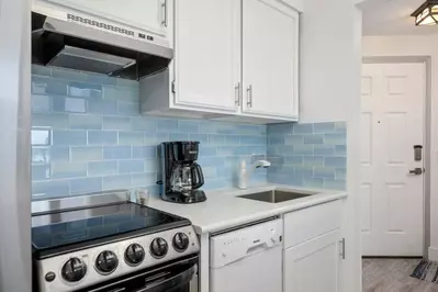 Coffee lovers are in luck as this rental provides coffee. There are also cute cafes a short walk away.