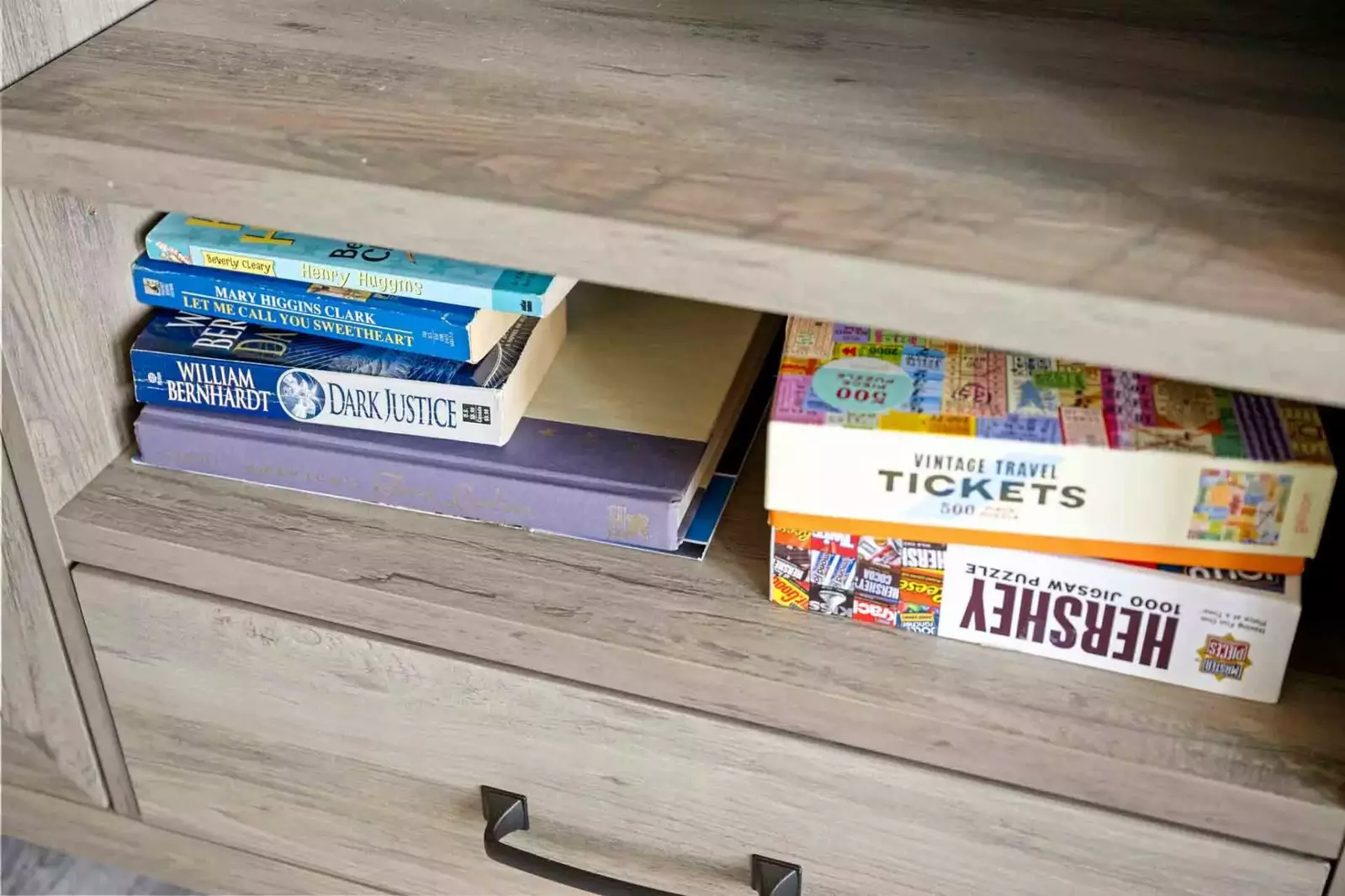 Puzzles and books available for rainy day activities.