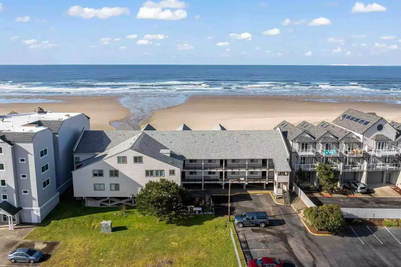 The Oregon Coast is full of natural wonders. We are happy to recommend our favorite hikes, parks, tidepools, and more.