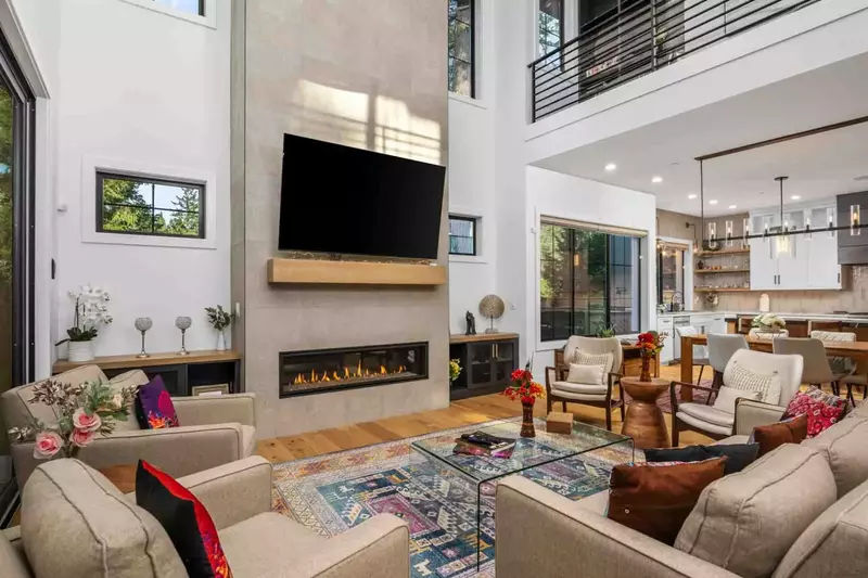 Welcome to Maison Ananda Oswego. We hope we get to host you at this exquisite Lake Oswego sanctuary!