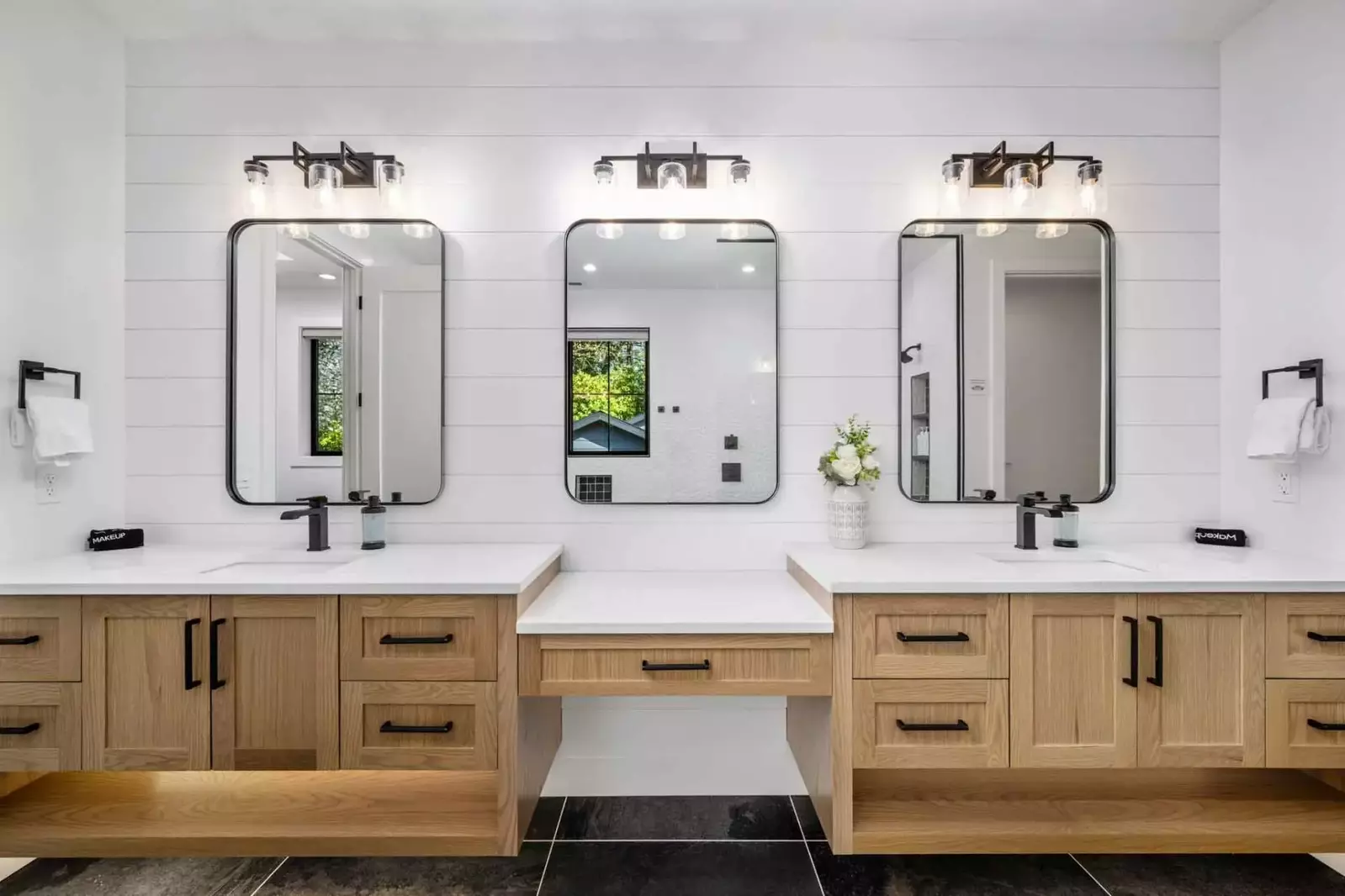 Two spacious sinks.