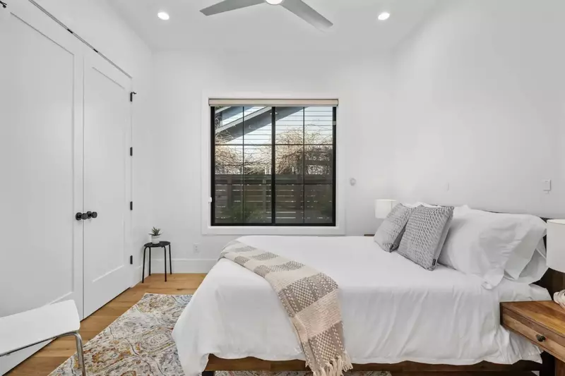 Another comfortable bed with in a large room.