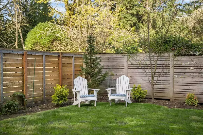 Lake Oswego is a charming town just south of Portland. It has a lovely downtown full or shops, restaurants, bars, and other activities.