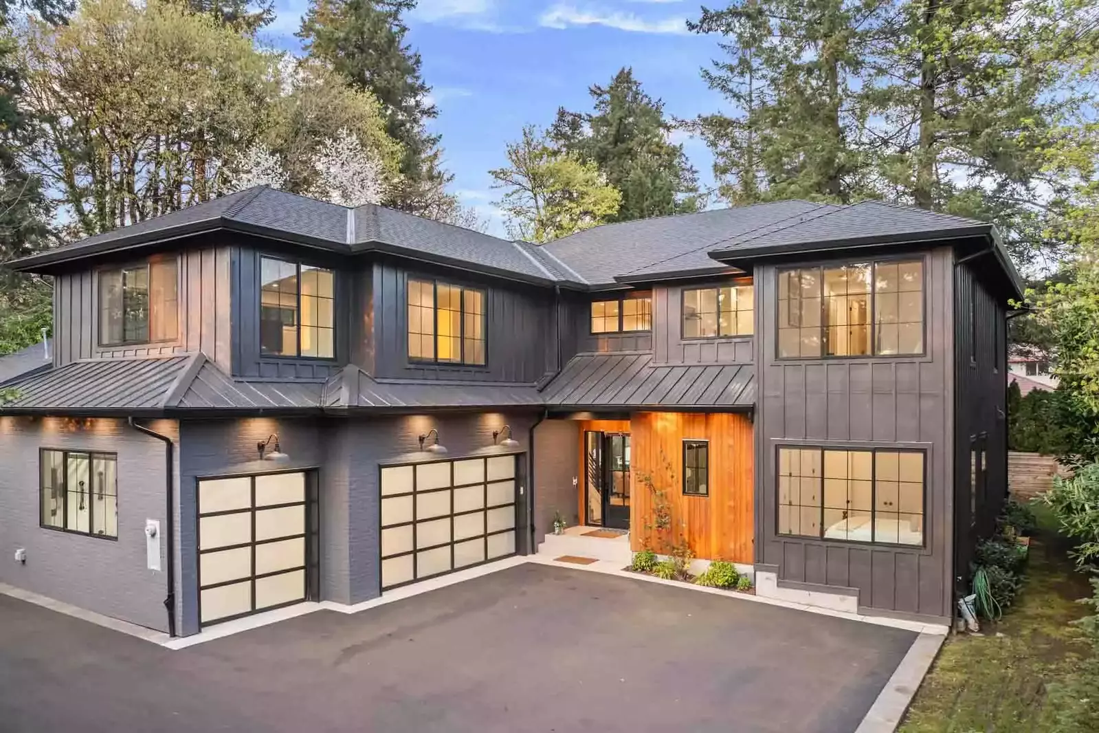 Please reach out with any questions about Lake Oswego, Oregon, or this rental. We hope we get to host you soon!