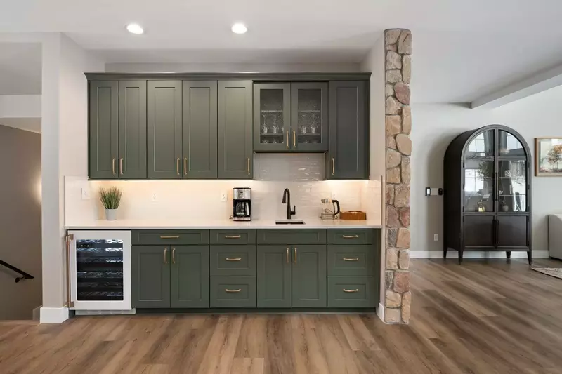 Coffee lovers are in luck as this rental provides coffee. There are also cute cafes a short drive away.