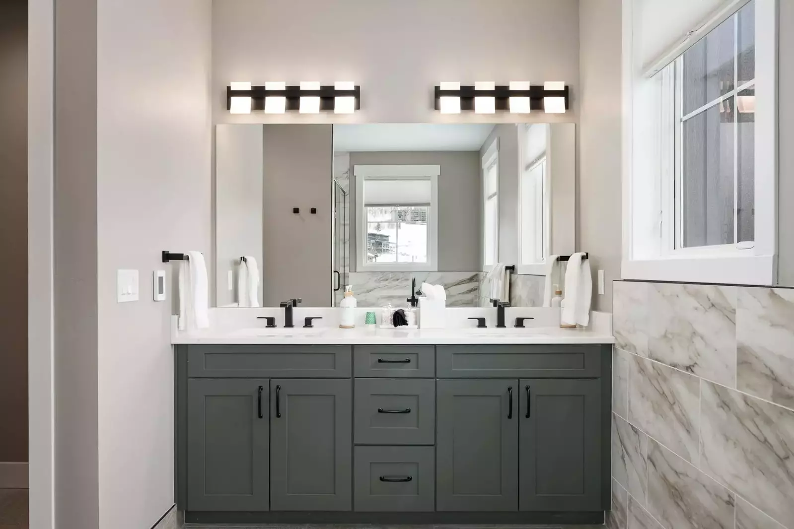 With 5.5 bathrooms everyone staying here has ample privacy.