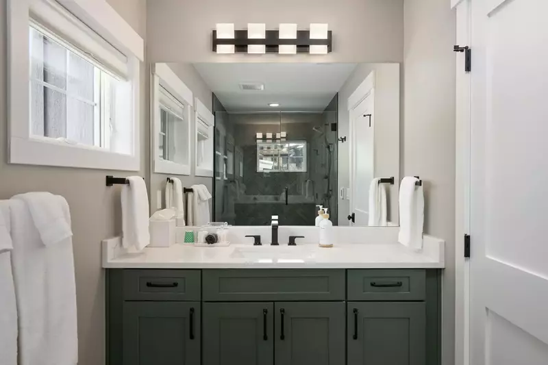 Lone Eagle 855 has five full bathrooms and one half bathroom.