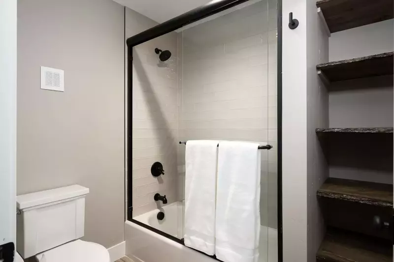 The size of Lone Eagle 855 makes it an excellent choice for a family getaway.