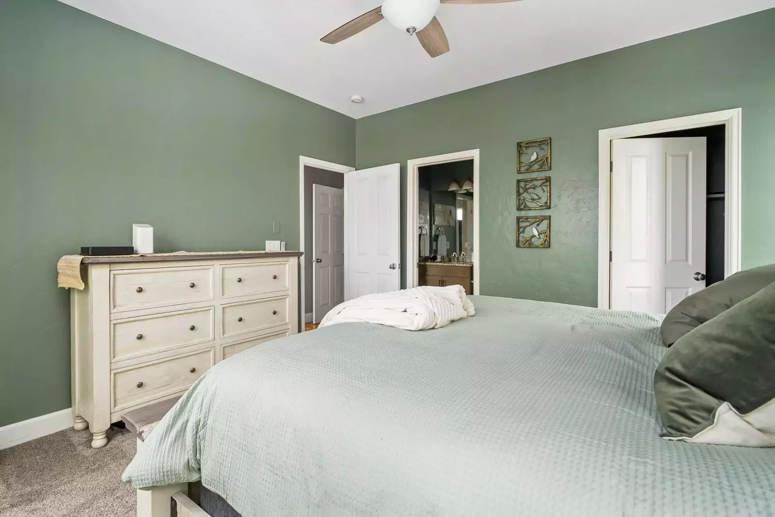 One of the 3 king beds.