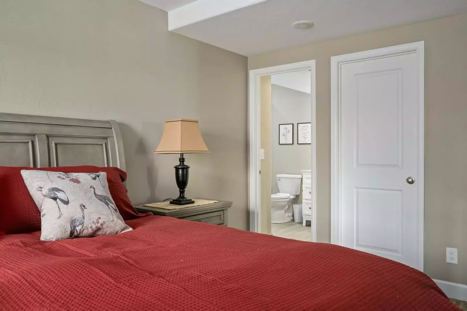 This room also has an en suite bathroom.