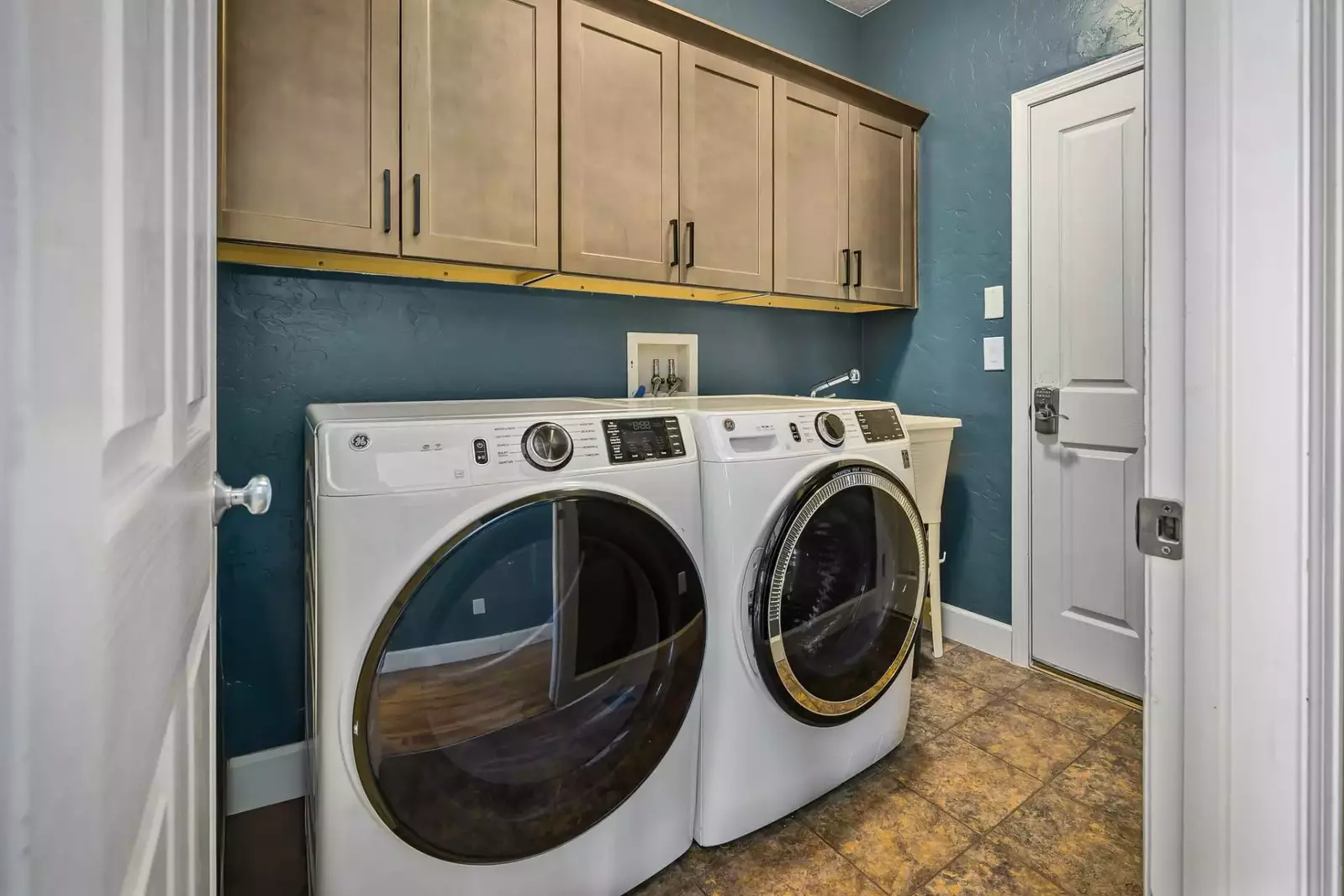 This rental has an up to date washing machine and dryer for guest use.