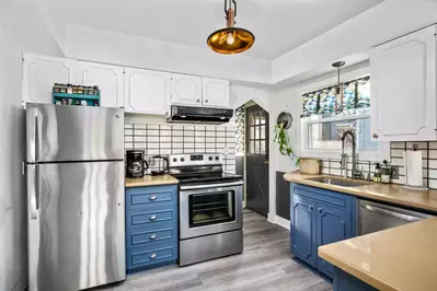 Cook delicious meals for breakfast, lunch, and dinner in this fully equipped kitchen. You can grab some ingredients from a local farmers market.