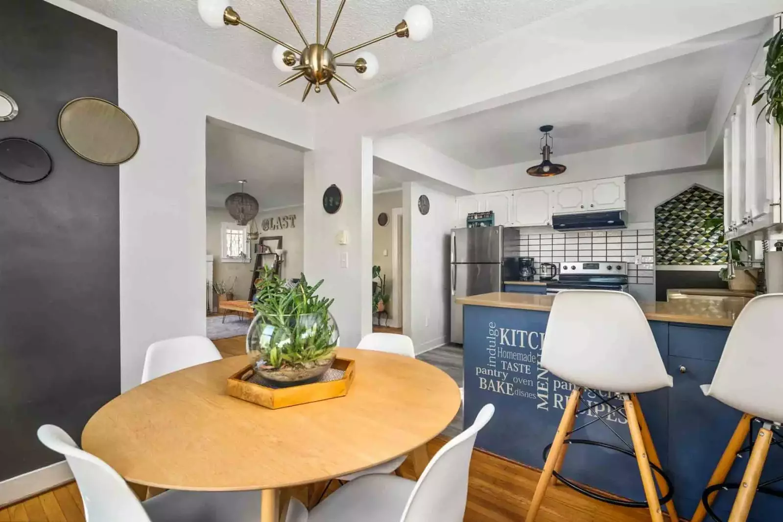 This rental is a perfect spot to enjoy a delicious feast.