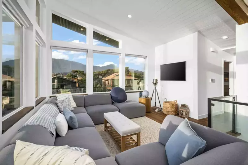 Watch you favorite movies, shows, and sports on this smart tv while relaxing with an excellent view.