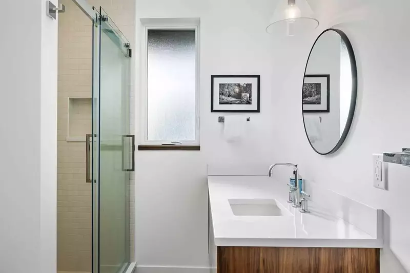 Manzanita is on the north end of the tranquil Nehalem Bay. Spend a morning visiting the neighboring towns of Wheeler and Nehalem.