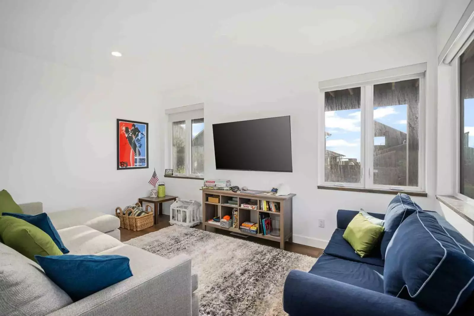 Relax in this common area in front of the smart tv.