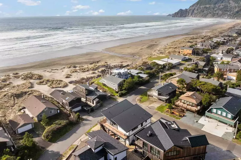 Around the cape is the iconic beach town of Cannon Beach. Make a day trip and see Haystack Rock.