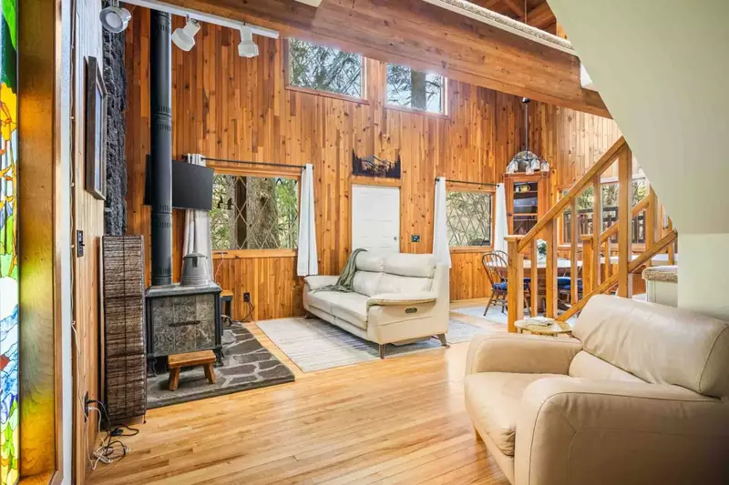 Welcome to Crystal Creek Cabin! Please enjoy this one of a kind mountain paradise in the heart of Mt Hood Village..
