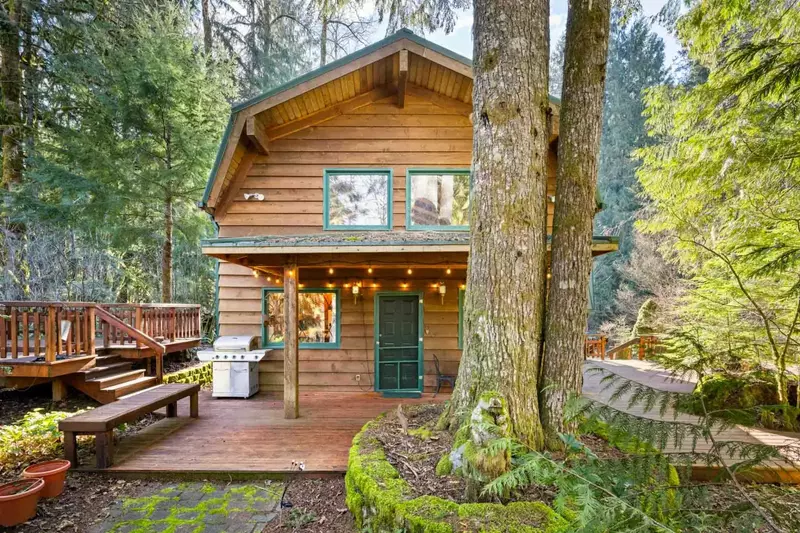 This rental is nestled in the forest. It is like a cabin straight out of a fairytale.