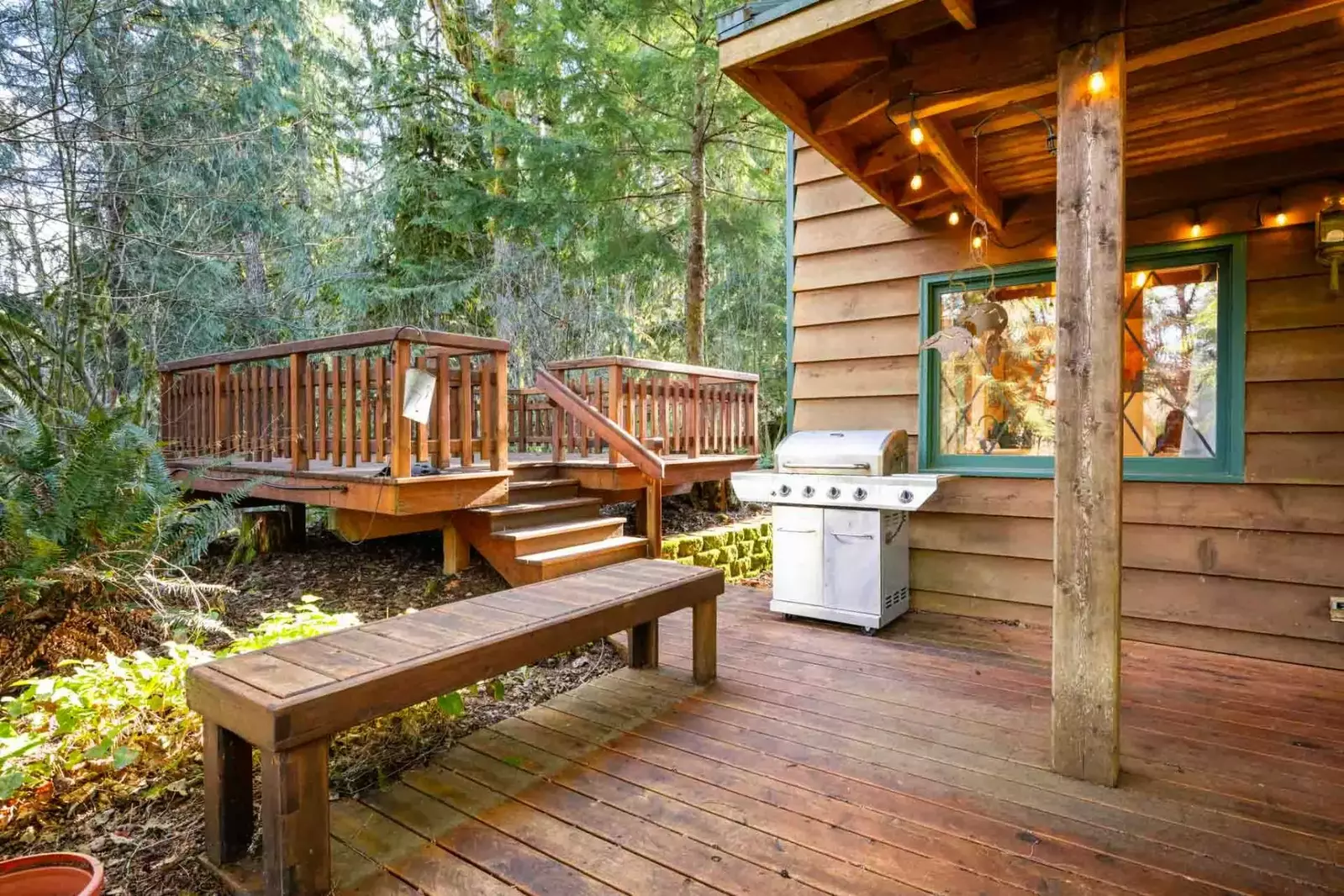 If you want to grill on the bbq you can check out nearby farms and market near Hood River for excellent ingredients.