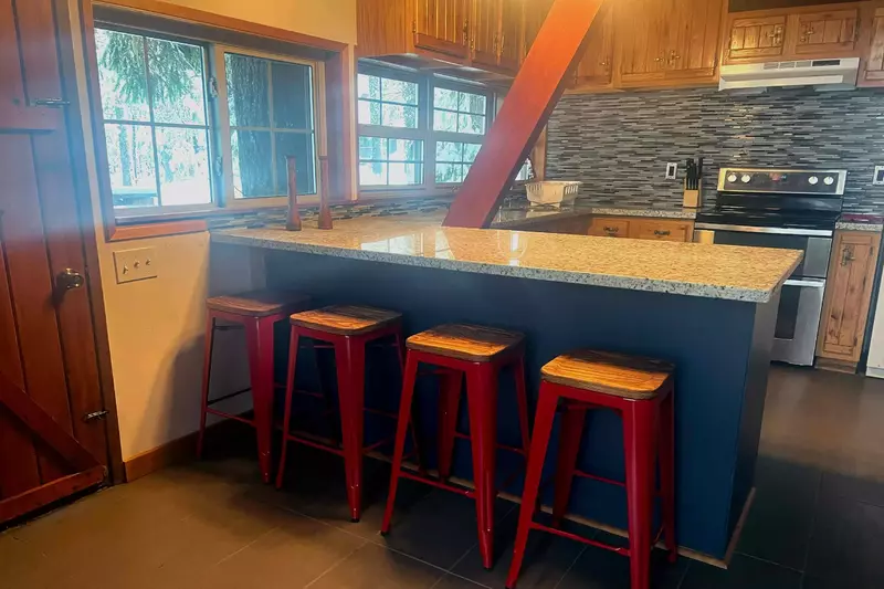 Enjoy cooking delicious meals in the fully equipped kitchen.