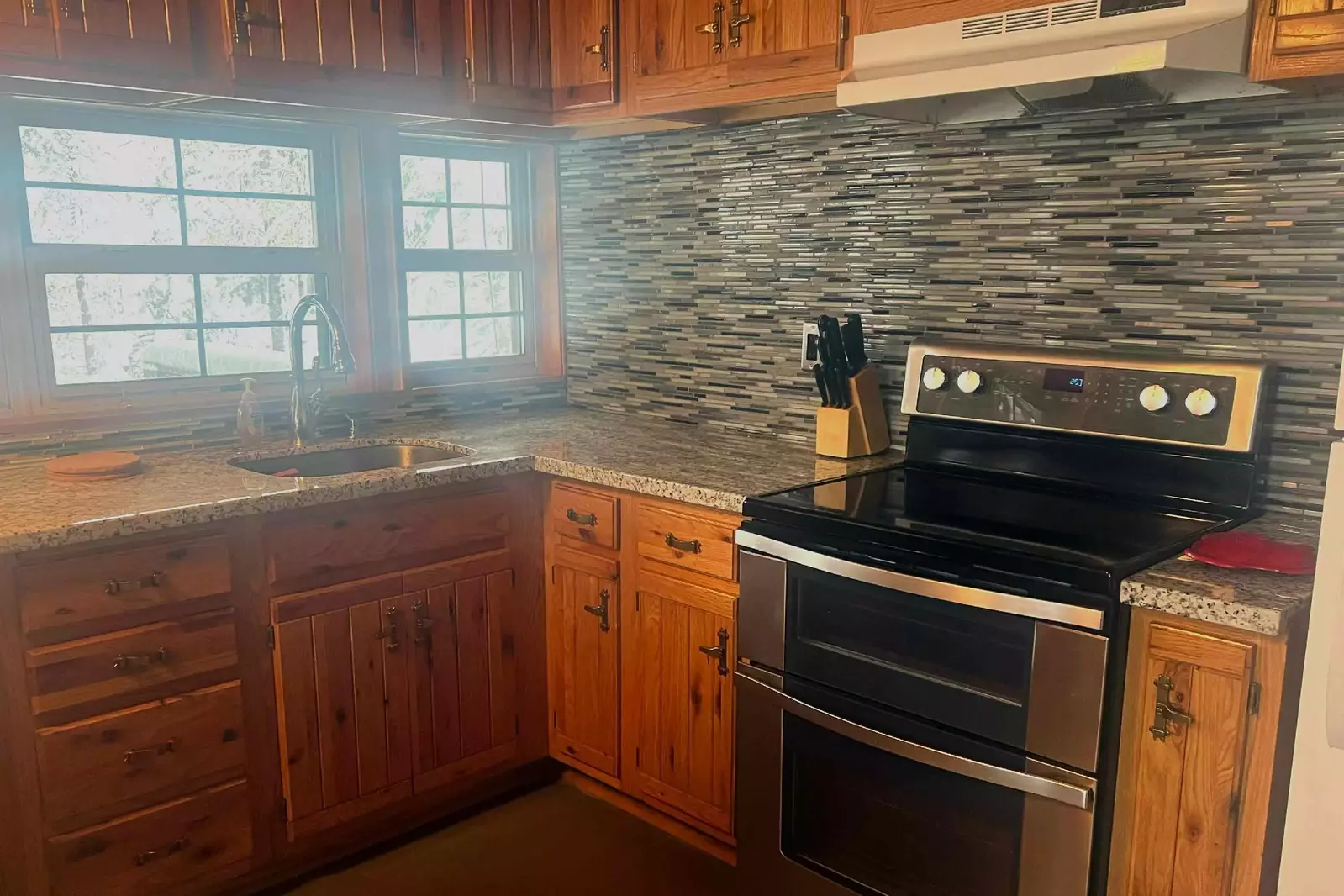 There are plenty of great restaurants in Government Camp, but guests can also make great meals here!