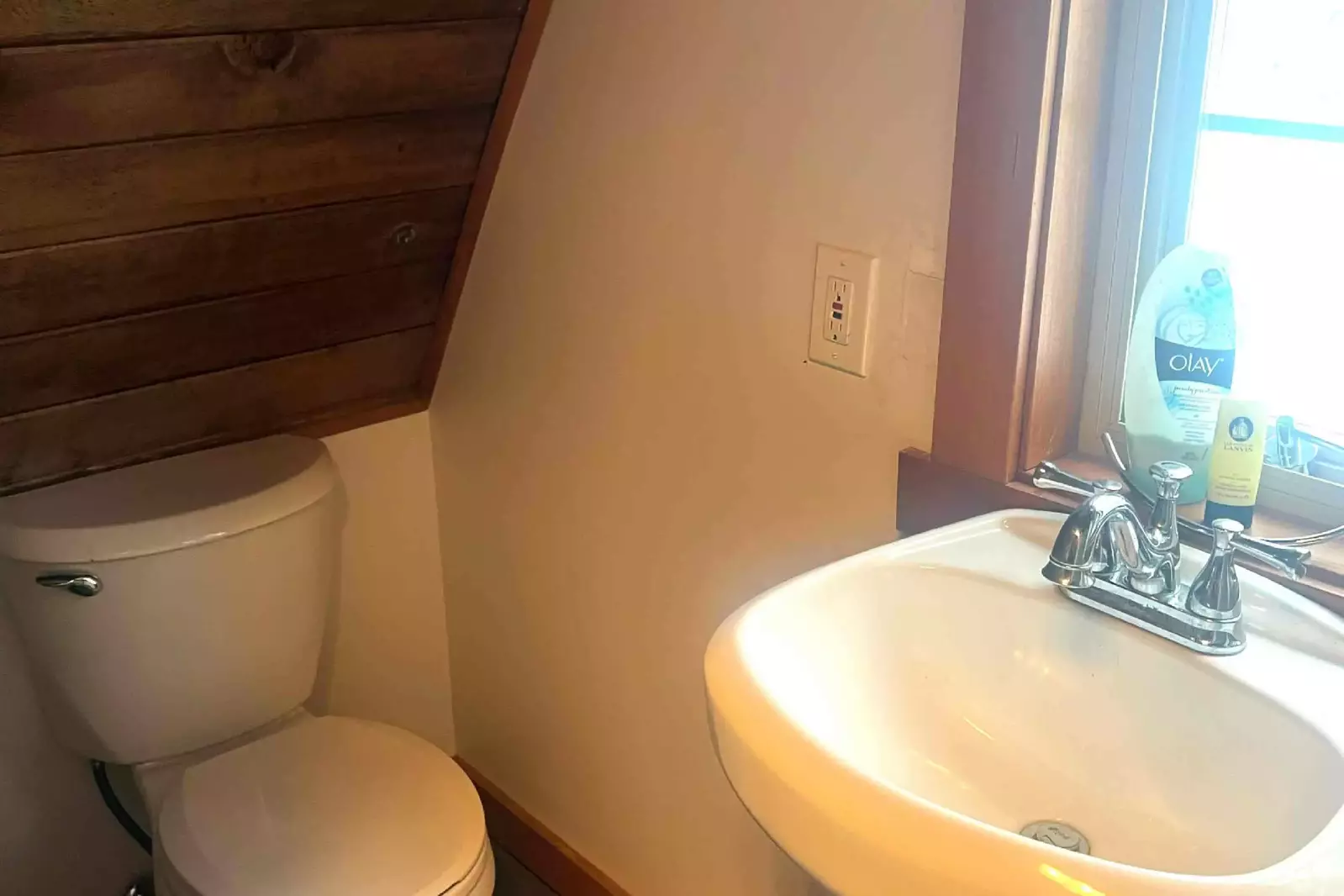 Snowball House has one full bathroom and one half bathroom.