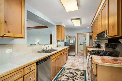 Cook delicious meals for breakfast, lunch, and dinner in this fully equipped kitchen. We suggest grabbing some seafood from a local market.