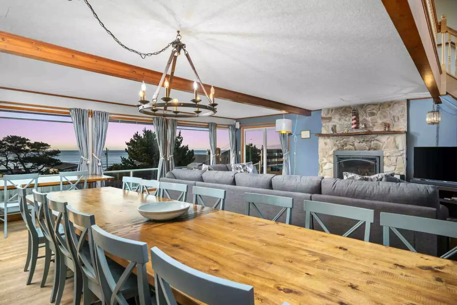 The common area is spacious and offers excellent ocean views.