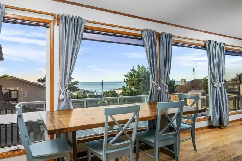 West Haven is a spacious rental located in the north of Lincoln City.