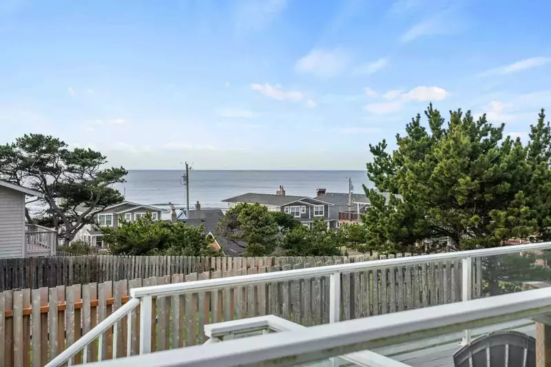 West Haven is just a short walk from Lincoln City's gorgeous and expansive beach.